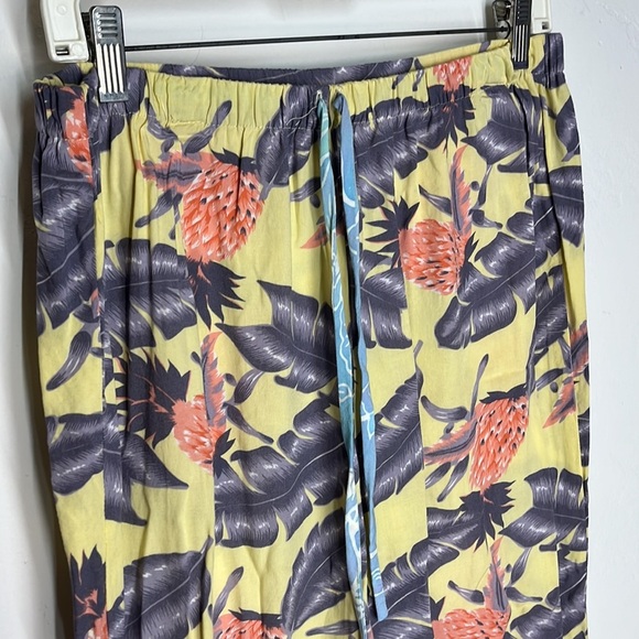 California Style lounge capri pants size Small, beautiful sparkly bottom of pant - Picture 2 of 8